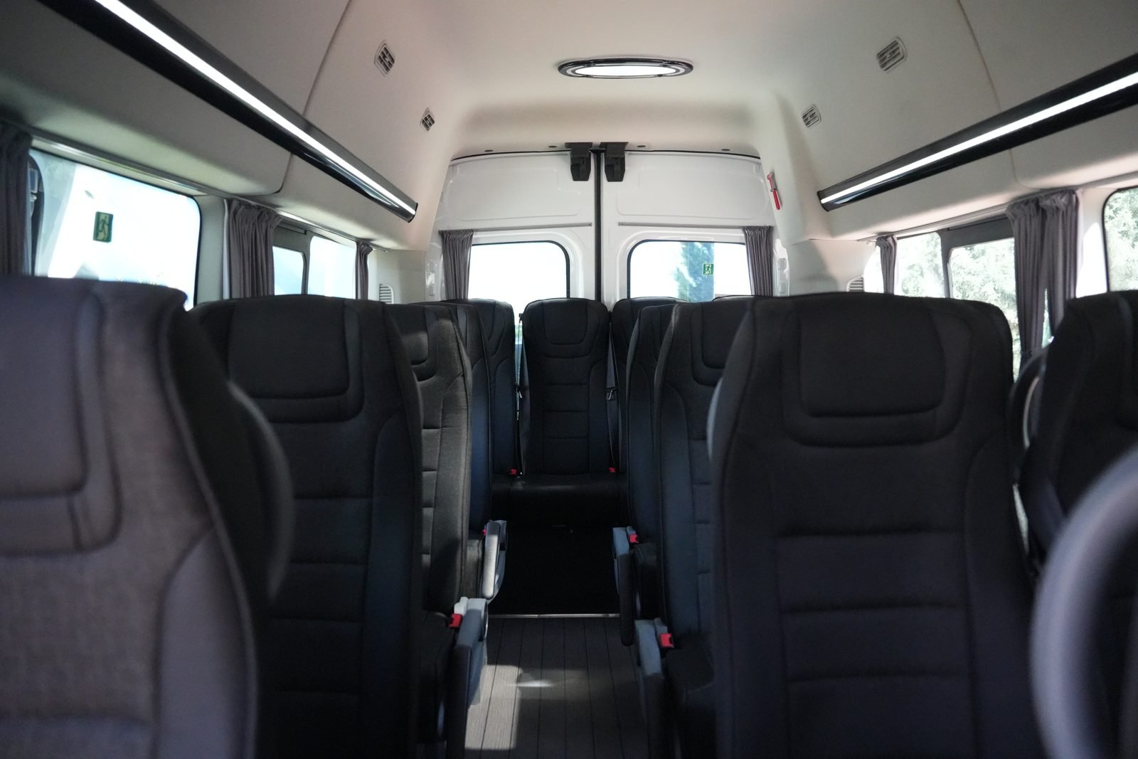 Sonrası: tamamlanmış servis aracı kabini